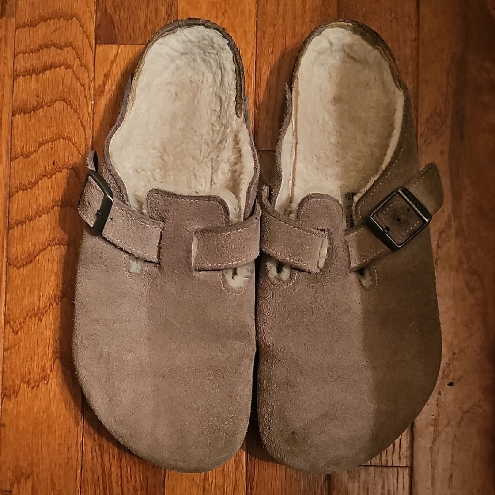 Birkenstock Men Cozy Tan Suede Clogs with Buckle